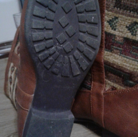 Lovely brown boots - Picture 3 of 3